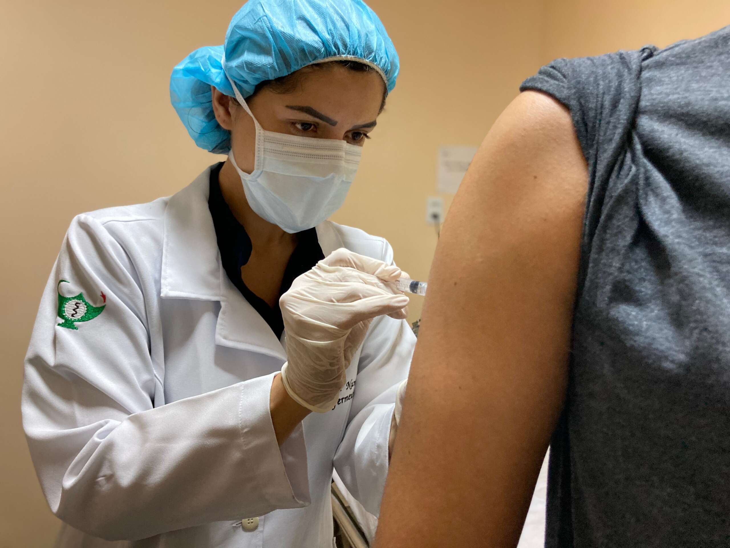 Saúde do Ceará inicia vacinação contra mpox para profissionais de laboratório e público-alvo residente no Interior